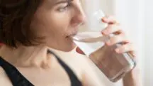 beber água