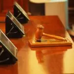 decisão juíza - justiça criminoso policial baleado - júri