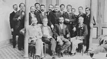 Machado de Assis, Olavo Bilac e outros membros fundadores da Academia Brasileira de Letras | Reprodução/Wikimedia Commons/ABL