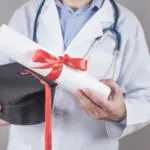 Falsos Médicos Diplomas