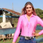 mulher trans rainha do rodeio