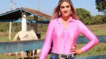 mulher trans rainha do rodeio
