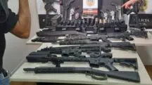 Armas apreendidas depois de investigação por comércio irregular de armas de fogo