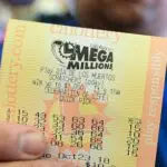 Bilhete da loteria Mega Millions - Mega-Sena dos EUA - prêmio investido na poupança