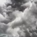 previsão do tempo - chuvas e muitas nuvens