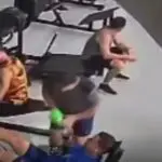 homem atingido aparelho academia