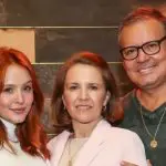 Foto de Larissa Manoela e seus pais