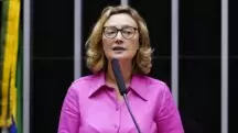 Maria do Rosário, em sessão na Câmara dos Deputados