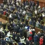 Zelensky aplaude nazista