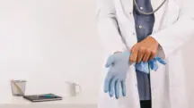 mulher trans laboratório