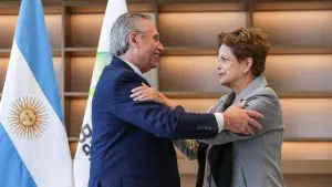 O presidente da Argentina, Alberto Fernandez, e a presidente do Banco dos BRICS, Dilma Rousseff