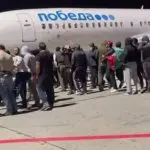 Avião cercado por antissemitas no Daguestão