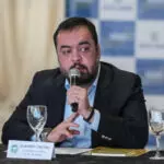 Cláudio Castro virou alvo do inquérito agora finalizado pela PF em abril de 2023 | Foto: Governo do Rio de Janeiro/Ernesto Carriço