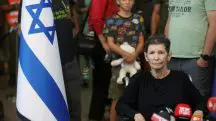 Idosa libertada terroristas reféns