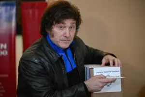 O candidato liberal Javier Milei vota em Buenos direita Javier Milei ArgentinaAires