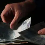 empréstimos Brasil cai mês