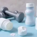Embora usada na suplementação em sua forma concentrada, o corpo produz a creatina naturalmente | Foto: Reprodução/Freepik
