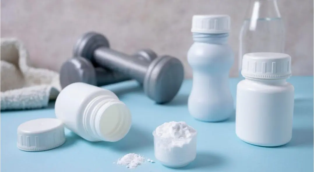 Embora usada na suplementação em sua forma concentrada, o corpo produz a creatina naturalmente | Foto: Reprodução/Freepik