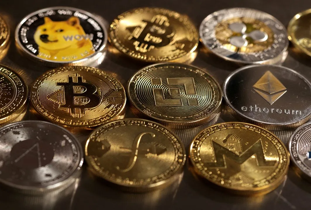 Além da Bitcoin e da Ethereum, existem criptomoedas como Axie Infinity (AXS), Filecoin (FIL), e Uniswap (UNIUSD) | Fonte: Divulgação