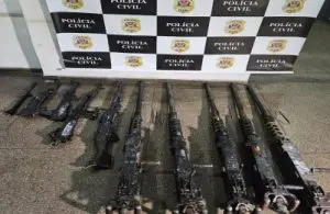 Exército Prende Militares