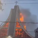 igreja fogo raio