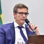 campos neto políticas fiscais frouxas