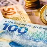 Em abril, o Fundo projetava que o dólar médio ficaria em R$ 5,13 e, em outubro, cotação passou para R$ 4,99 | Fonte: Divulgação