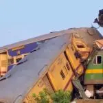 trens colisao india