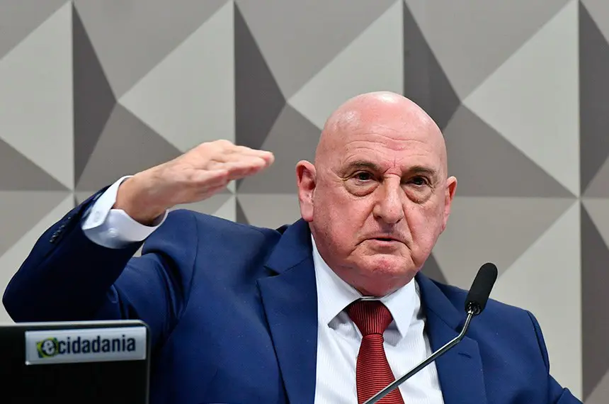 8 de janeiro | O presidente da comissão, Chico Vigilante (PT), é quem pediu a retirada de G. Dias do relatório de indiciamento