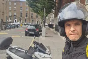 Brasileiro Irlanda | De acordo com a imprensa local, Caio Benício impediu que a tragédia fosse ainda maior | Foto: Reprodução/Twitter X/@karinamichelin - salvou criança