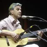 Caetano processa artista | A juíza Admara Falante Schneider decidiu que Marco Angeli tem 24 horas para apagar a foto a partir do momento que receber a intimação | Foto: Reprodução/Wikimedia Commons