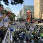 Luiz Philippe de Orleans e Bragança é deputado federal e tirou fotos com manifestantes do dia 15 de novembro | Foto: Tauany Cattan/Revista Oeste