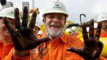 O presidente Luiz Inácio Lula da Silva visitando uma planta da Petrobras