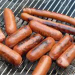 A salsicha voltou à tona recentemente, levantando dúvidas sobre substâncias usadas para conservar o alimento, como o nitrito e nitrato