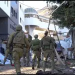 Militares israelenses em Hospital de Gaza