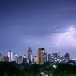 frente fria são paulo previsão | A previsão é de temporais, seguidos por raios, granizo e rajadas de vento | Foto: Freepik