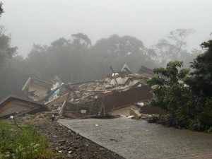 prédio desaba em Gramado