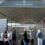 passagem de rafah - estrangeiros deixam a faixa de gaza