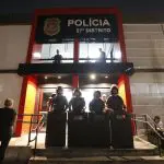 vandalismo Alesp polícia | Manifestantes de esquerda, contrários à privatização da Sabesp, cometeram atos de vandalismo durante a votação na Alesp | Foto: Paulo Pinto/Agência Brasil