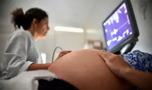 Lei obriga mulheres a verem imagens do feto antes do aborto 