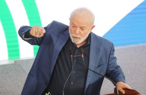 Guzzo | O presidente Lula, durante a cerimônia de sanção ao projeto de lei n° 3023/2022, que define pensão para filhos de pessoas com hanseníase submetidas compulsoriamente a isolamento ou internação, que aconteceu em Brasília, Distrito Federal - 21/11/2023 | Foto: Wallace Martins/FuturaPress/Estadão Conteúdo