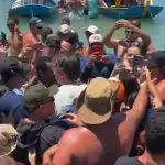 Bolsonaro | O frisson do povo diante de Bolsonaro repetiu-se nesta quarta-feira, 27, na praia de São Miguel dos Milagres | Foto: Reprodução/Vídeo/Rede social