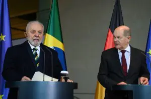 Lula | O chanceler alemão, Olaf Scholz, e o presidente do Brasil, Luiz Inácio Lula da Silva, participam de consultas do governo teuto-brasileiro na Chancelaria em Berlim, Alemanha, em 4 de dezembro de 2023 | Annegret Hilse/Reuters