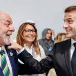 Lula Macron | O petista revelou que teve uma reunião bilateral no sábado, para tentar 'mexer com o coração' de Macron | Foto: Reprodução/Ricarto Stuckert