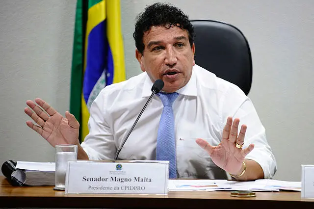 Magno Malta apoia Eduardo Bolsonaro e Daniel Silveira e repudia perseguição judicial contra conservadores | Foto: Alejandro Zambrana/Secom/TSE