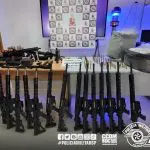 Paraisópólis | De acordo com a Secretaria da Segurança Pública (SSP), o 'arsenal de guerra' estava escondido dentro de um carro blindado | Foto: Divulgação/Polícia Militar de São Paulo