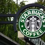Penhora Starbucks | Segundo o advogado Gabriel de Britto Silva, especializado em direito empresarial, sem o pagamento da dívida e sem a indicação de bens, a penhora passa a ser adequada | Foto: Reprodução/Wikimedia Commons