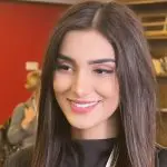 menina talibã | Nilofar chegou a apanhar de um estranho na rua, aos quatro anos de idade, porque ela não estava usando um véu | Foto: Reprodução/Instagram @nilofar_ayoubi