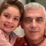 Foto de Alexandre Correa ao lado de seu filho