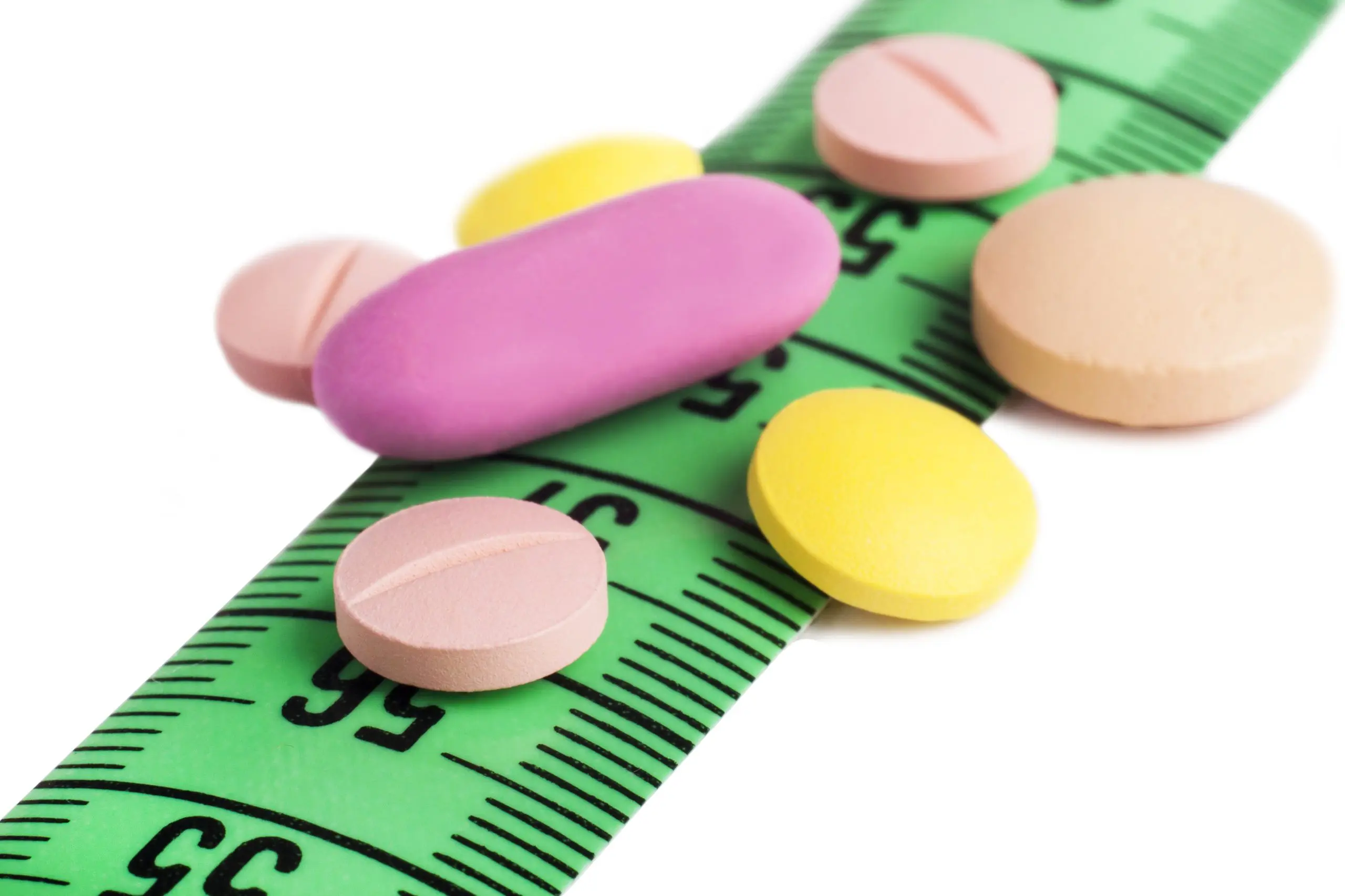 Pfizer remédio obesidade efeitos colaterais - perda de peso - remédio | A farmacêutica espera que uma mudança no mecanismo de liberação do remédio possa reduzir os colaterais | Foto: Wirestock/Freepik